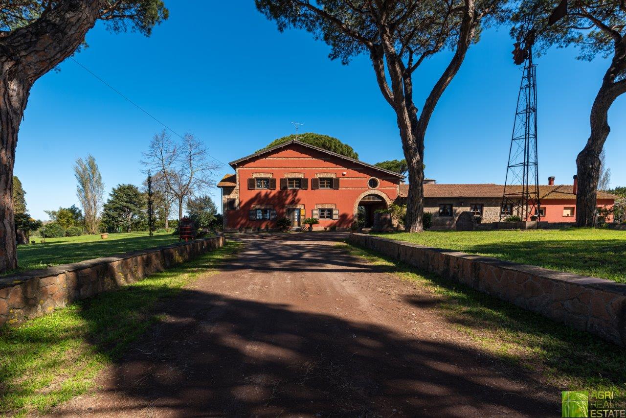 Cod. 9838- Vendesi tenuta agricola 50 ettari con casale a Roma